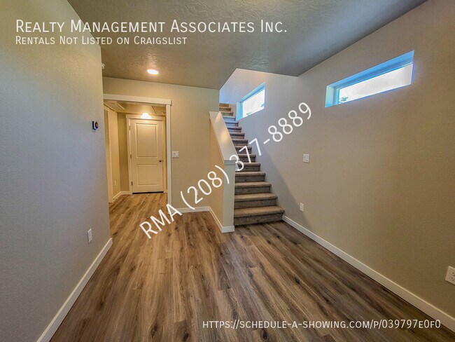 Photo - 3104 N Network Ln