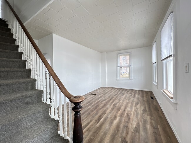 Photo - 621 E 24th St