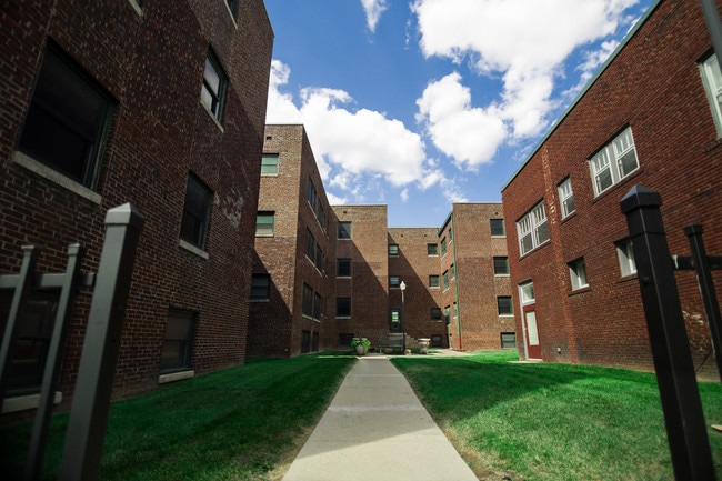 Utomin Apartments