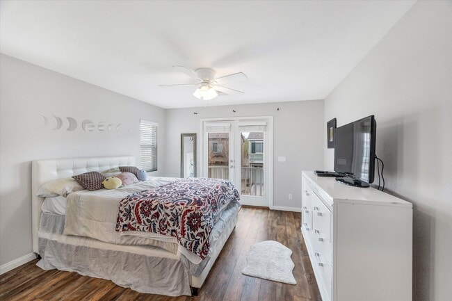 Photo - Great location 3 bedrooms 2 1/2 bath, community pool, St. Rose pkwy and Spencer