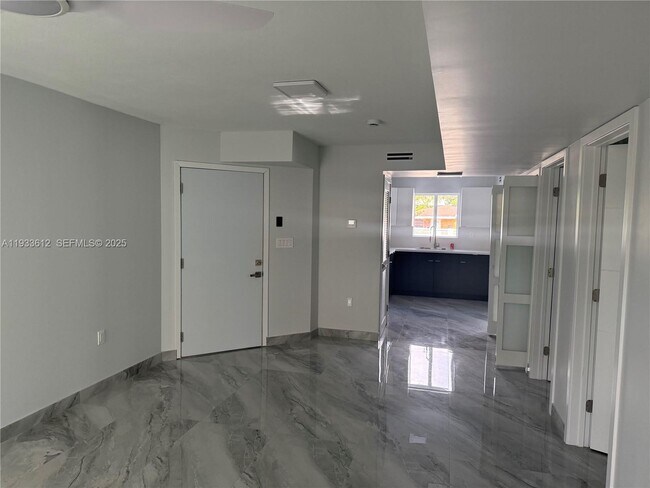 Photo - 166 NE 70th St Unidad #1