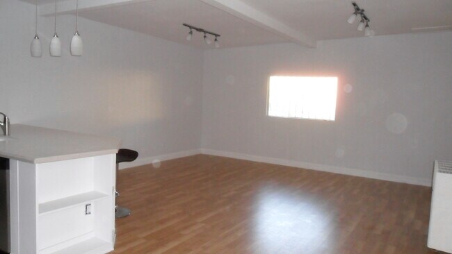 Photo - 909 N Poinsettia Pl Unit A