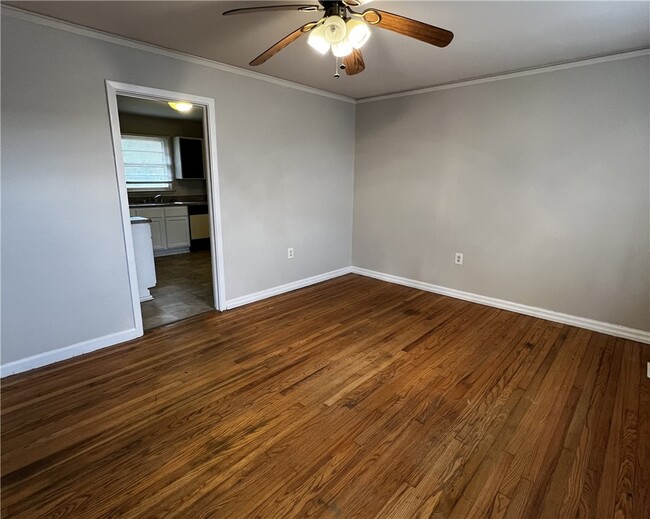 Photo - 3012 Cambridge Rd