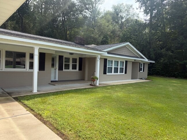 Photo - 549 Forest Rd