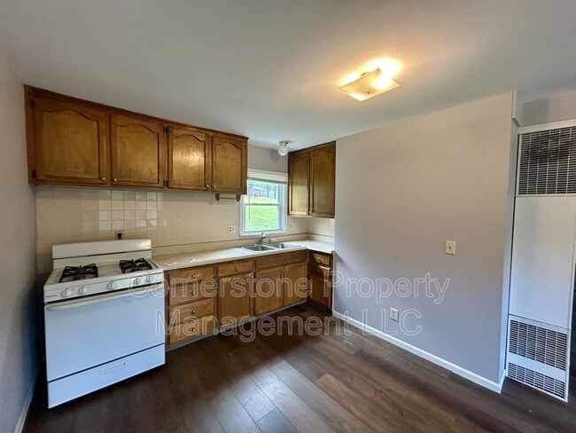 Photo - 8255 Lakeview Dr