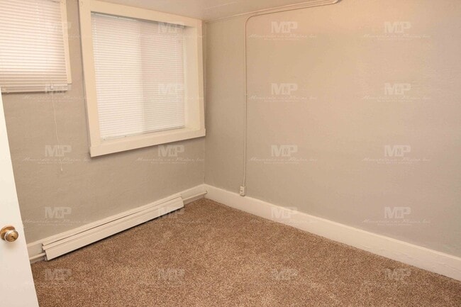 Photo - 216 E Myrtle St