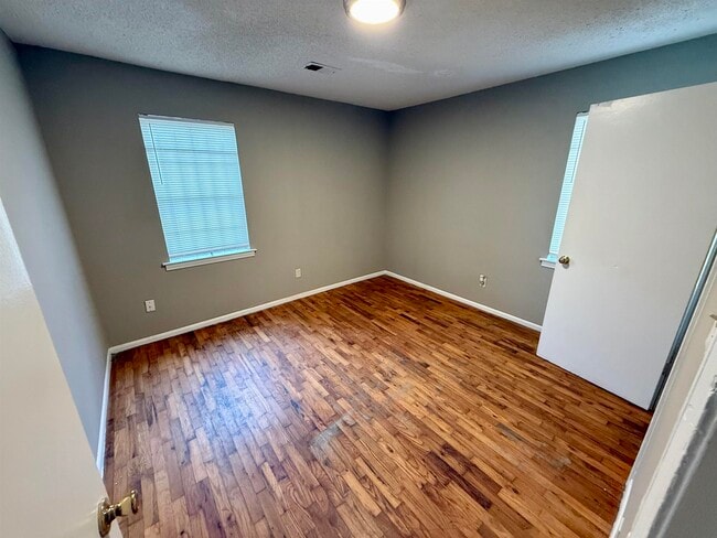 Photo - 1728 Felix Ave