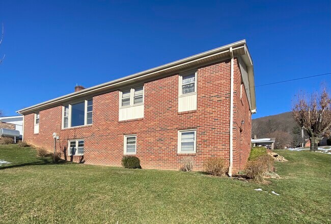 Photo - 410 Colonial Ave