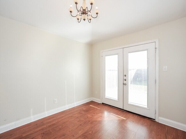 Photo - 773 Silverbrook Dr