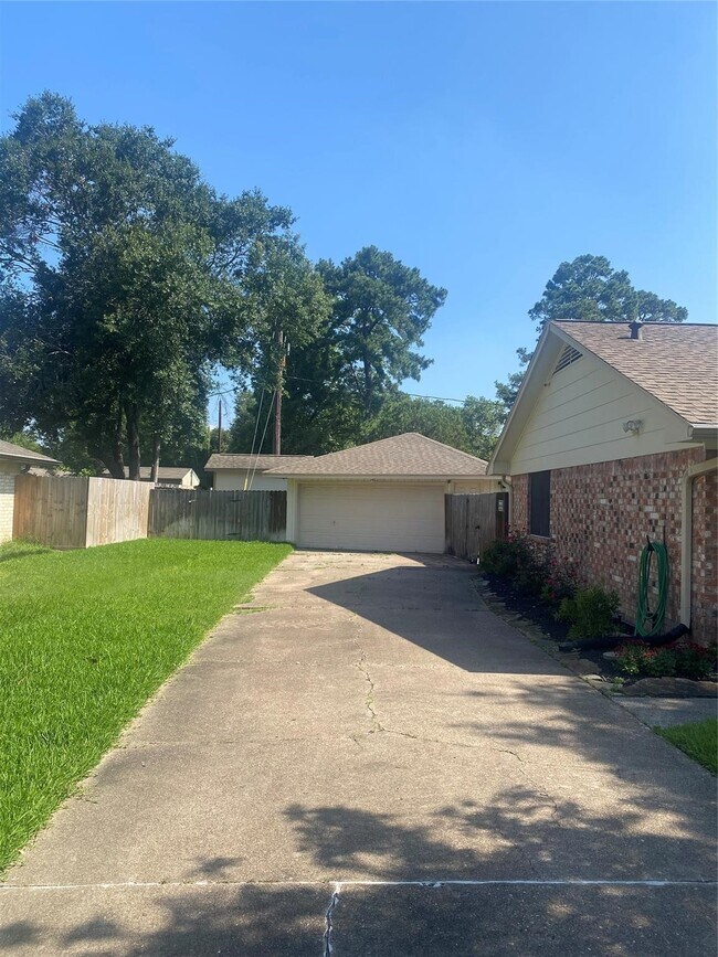 Building Photo - 3206 Vandyke Dr Rental