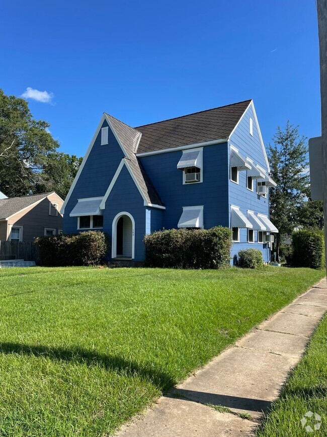 Building Photo - 163-163 Boulevard St Unit 161 BOULEVARD Rental