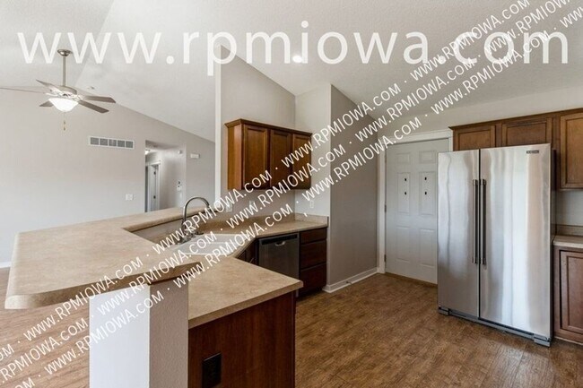 Photo - 804 NW Calista Dr