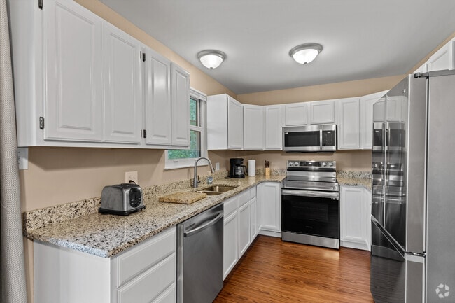 Building Photo - 278 Broad St Rental