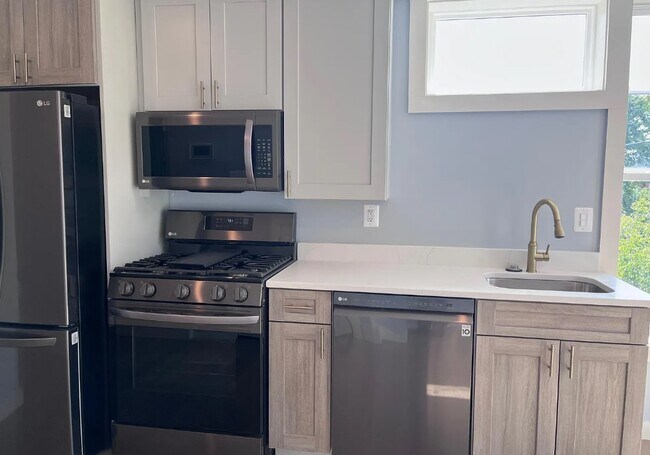 Photo - 712 Girard St NW Unit 6