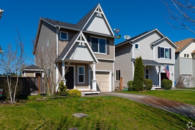 Building Photo - 3 Bedroom 2.5 Bath with fenced yard Rental