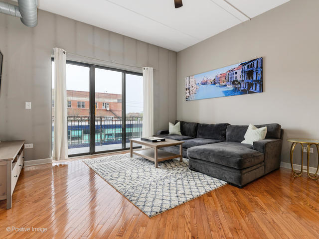 Photo - 3125 W Fullerton Ave Unit 317