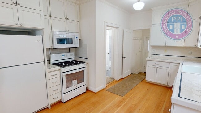 Photo - Coveted Old Town Lake Oswego Craftsman | Walk to George Rogers Park, Downtown Dining & Shopping