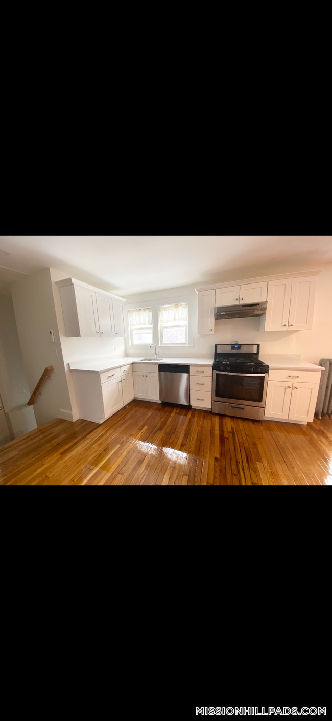 Photo - 183 Hillside St