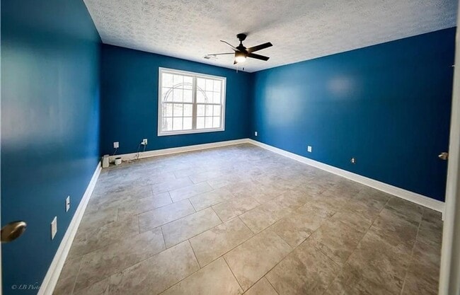 Photo - 918 Golden Meadows Ln