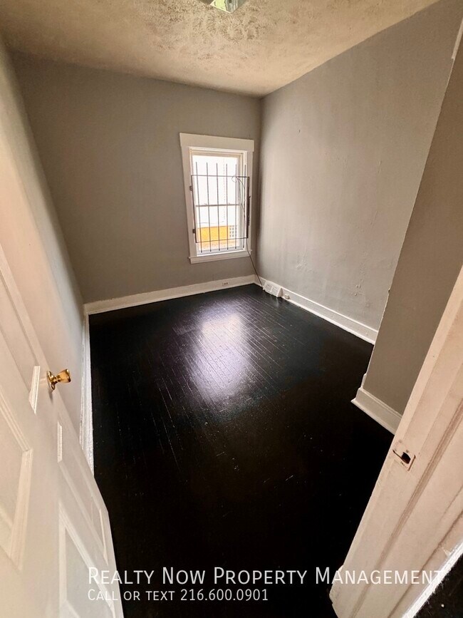 Photo - 8901 St Clair Ave. Unidad 2