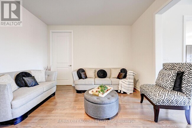 Photo - 400 Finch Ave