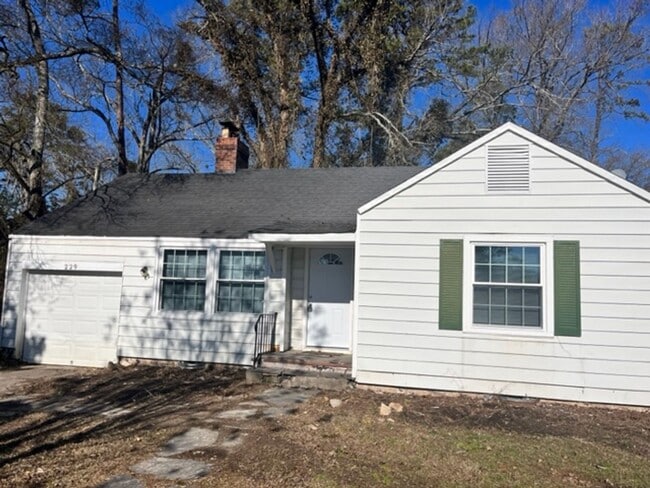 Building Photo - 2BR/1BA One-level Cottage in Forest Hills