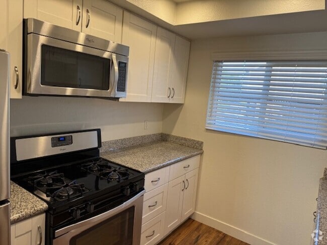 Building Photo - 2603 Vallejo St Unit 2603 Vallejo Street Rental