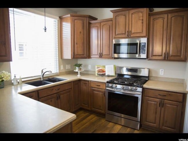 Photo - Beautiful Executive Daybreak Home Available!