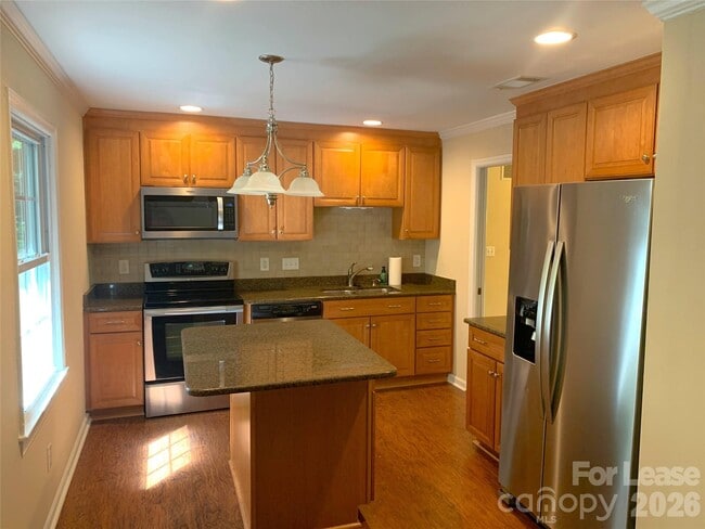 Photo - 1114 Glenshannon Rd
