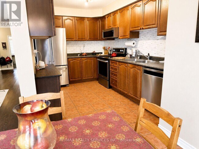Photo - 3083 Hawktail Crescent