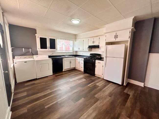 Photo - 3-Bedroom Home with Private Yard!