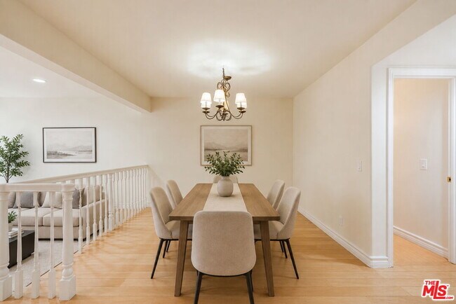 17241 Palisades Cir