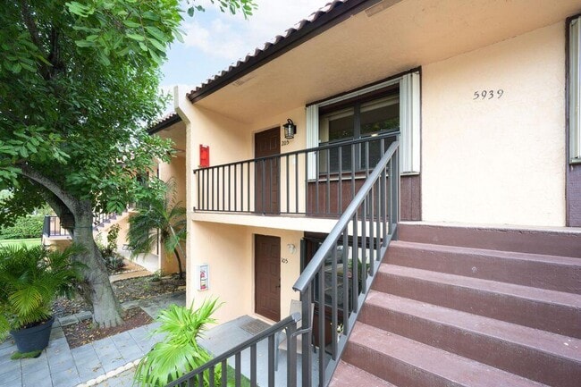 Building Photo - 5939 Forest Hill Blvd Unit 205