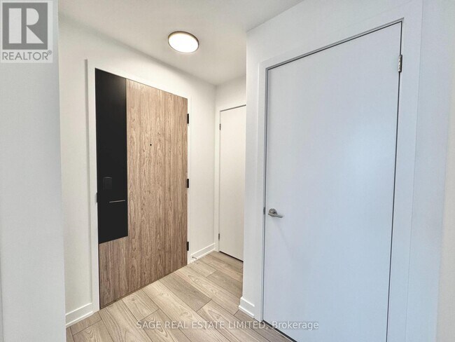 Photo - 1007 The Queensway Unité 1403