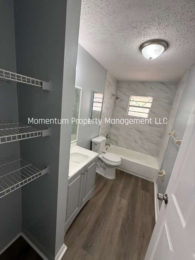 Photo - Beautifully Upgraded 2/1 AVAILABLE FOR IMMEDIAT MOVE IN!! Move In Before 5/20 and get June’s rent...