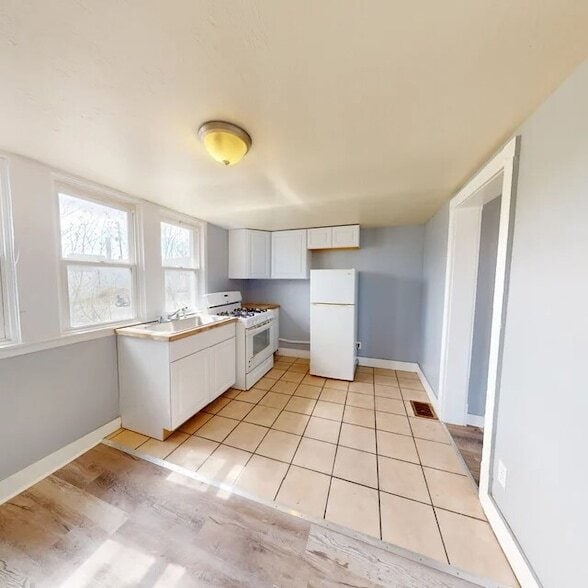 Photo - 139 N Water Ave