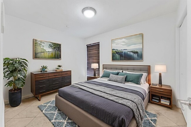 Building Photo - 150 SW 10th St Unit 4