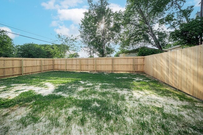 Photo - 1606 W 5th St