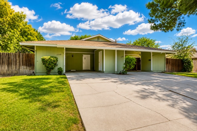 Building Photo - Newly Remodeled Duplex for Rent in Central Davis