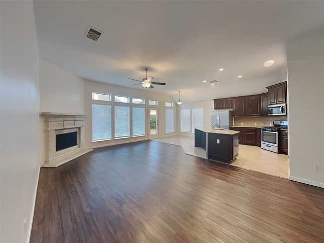 Photo - 2515 Pioneer Oaks Dr