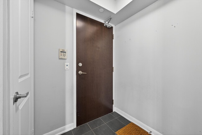 Photo - 215 Sherway Gardens Rd
