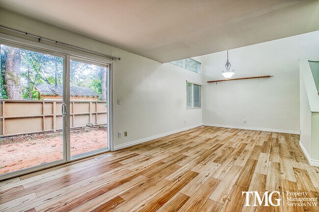 Photo - Wonderful 2 Bed 1.5 Bath Townhome in Seclu...
