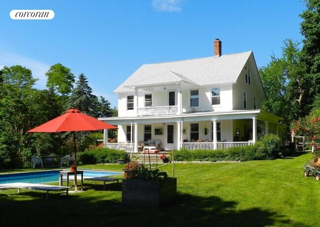 Photo - 10 Sleepy Hollow Rd House