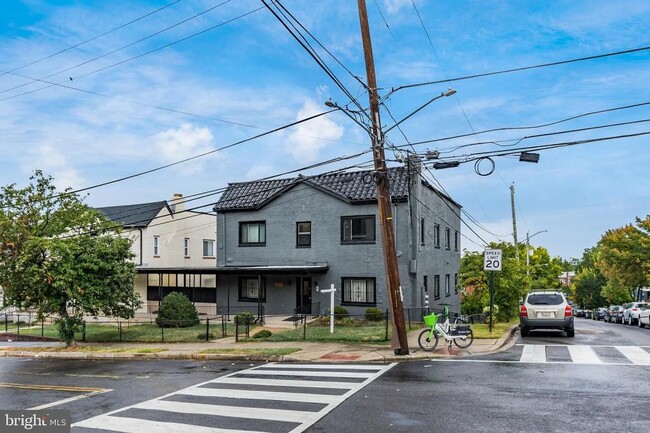 Building Photo - 2834 R St SE