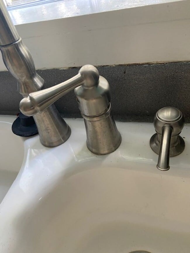 Photo - Beautiful 3brm, 2bath Home in Heart of Bur...