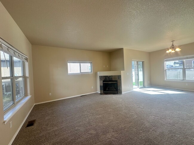 Photo - 3 Bed Minutes from Old Mill Fenced Yard! (...