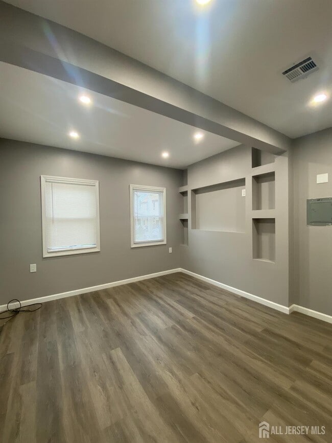 Building Photo - 80 E Emerson Ave Rental