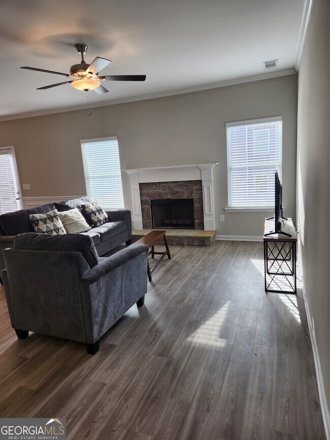 Photo - 332 Melody Ln