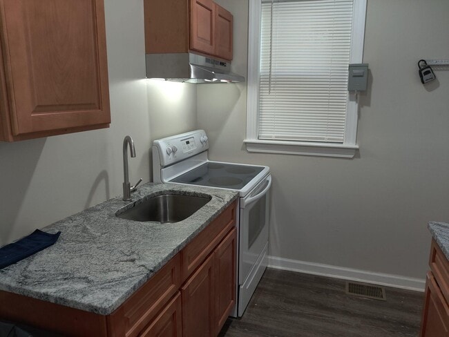 Building Photo - 5535 Crowson St Unit 2nd Fl - B2 - SRO