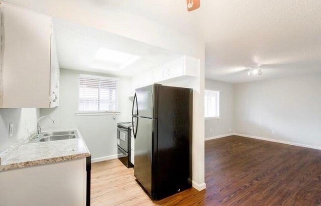 Building Photo - 1105 N Meadows Dr Rental